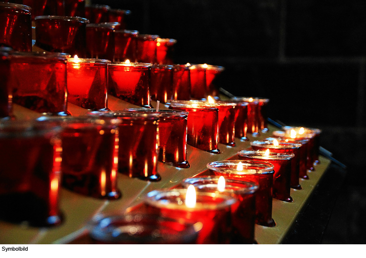 Kerzen verschmutzen Kirchenwand