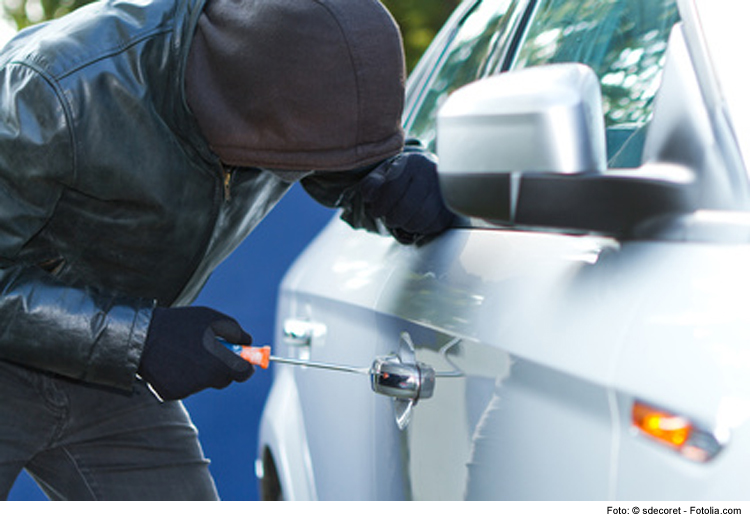 Teile aus Gebrauchtwagen gestohlen – Wer hat die Täter beobachtet?