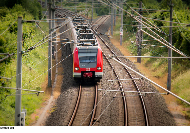 Züge kollidieren bei Augsburg