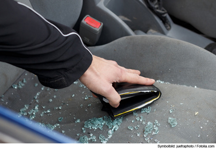 Geldbeutel in Baar-Ebenhausen aus geparktem Auto gestohlen