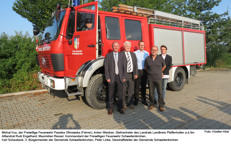 Freiwillige Feuerwehr Schweitenkirchen übergibt Feuerwehrfahrzeug
