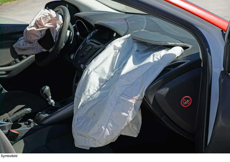 Unfall am Westpark: Airbags gehen auf