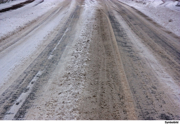 Mehrere Unfälle auf winterlichen Straßenverhältnissen