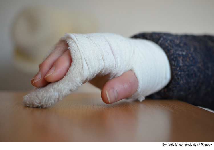 Realschüler bricht 12-Jährigem das Handgelenk