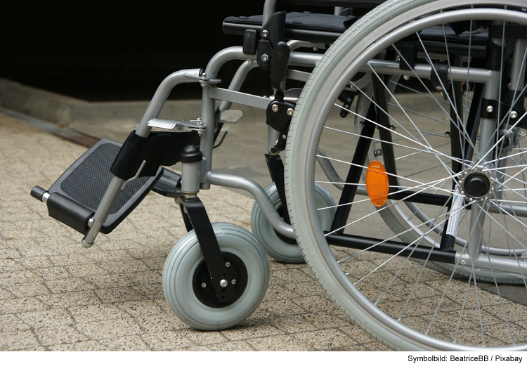 Rollstuhl aus Krankenhaus gestohlen