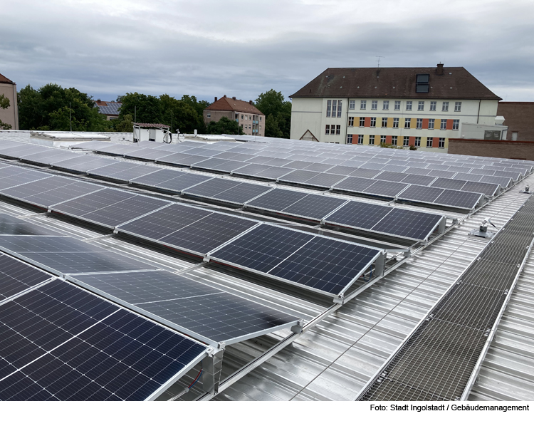 Neue Photovoltaik-Anlagen an Schulen