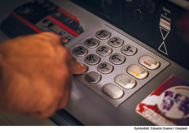 Sparkassen-Geschäftsstelle nach Geldautomatensprengung massiv beschädigt