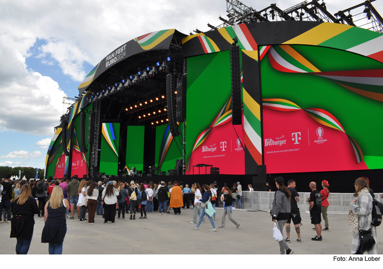 60.000 Menschen feiern euphorisches Musik- und Fußballfest